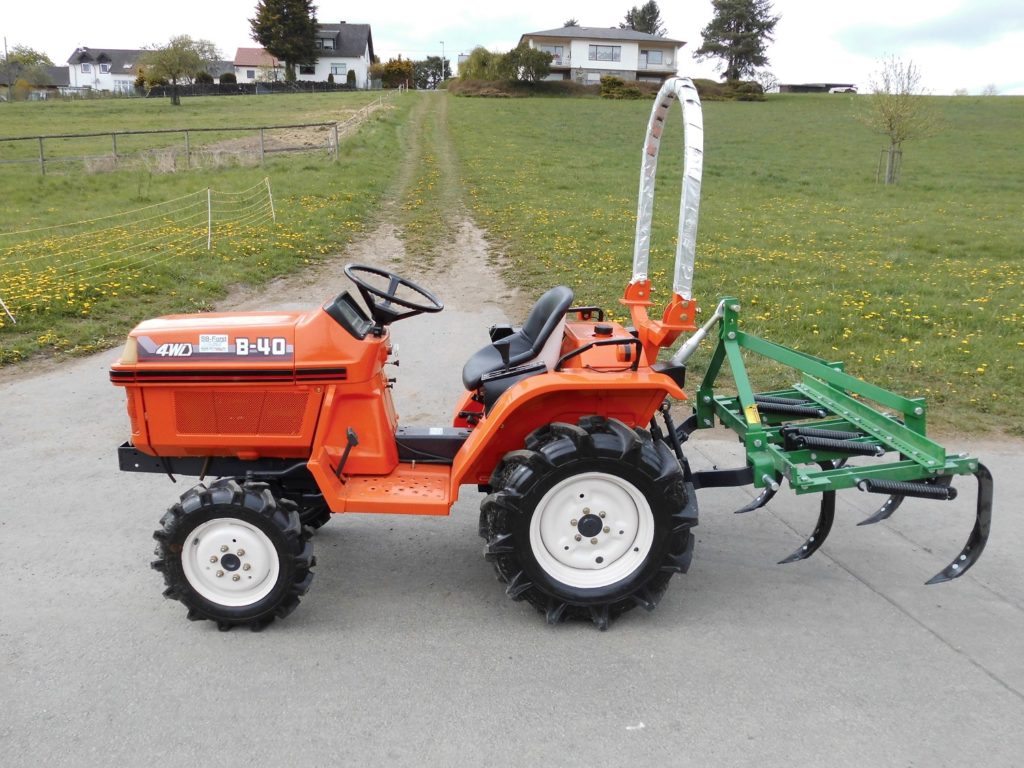 Kubota Traktor B–40 / B40 Mit Allradantrieb Und Grubber – SB Agrar- Und ...