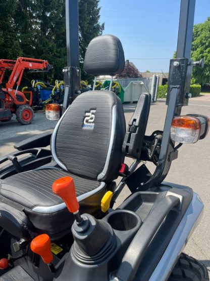 Solis 26 9+9 Panther Kleintraktor Black Edition Seitenschaltung synchronisiert Wechselgetriebe – Bild 17