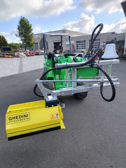 Hydraulischer Mulchkopf mit BBS Seitenverschiebeadapter und Euroaufnahme oder Avant Aufnahme