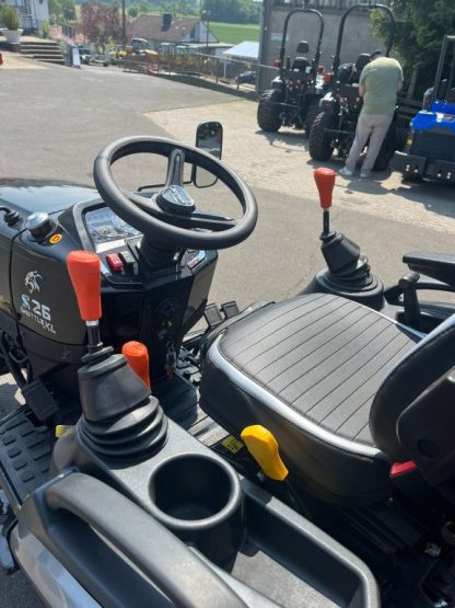 Solis 26 9+9 Panther Kleintraktor Black Edition Seitenschaltung synchronisiert Wechselgetriebe – Bild 11