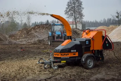 Mieten Pronar MR15 Häcksler mit PKW Fahrwerk – Bild 7