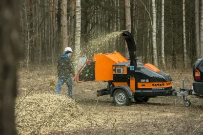 Mieten Pronar MR15 Häcksler mit PKW Fahrwerk