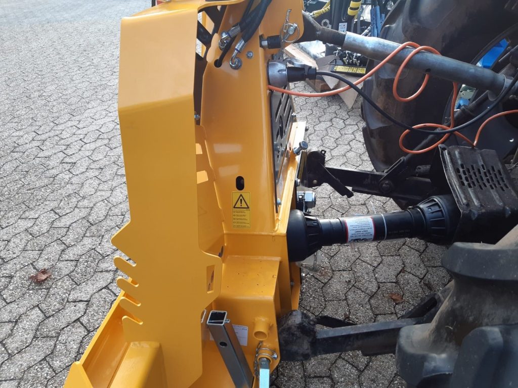 Uniforest 55Hpro Forstseilwinde Funk Zapfwelle 5,5 to 1,8m Schild Terra Funk – Bild 13