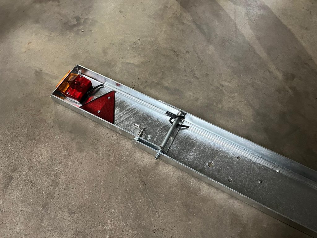 Klappbare Beleuchtung für Rückewagen, Holzanhänger – Bild 5