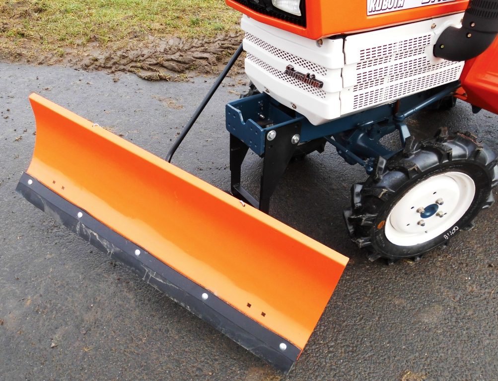Kubota Traktor B1400 mit Allradantrieb und Schneeschild 120 – Bild 2