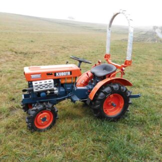 Kubota Traktor B5000 mit Allrad neu lackiert und überholt