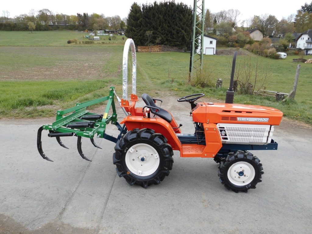 Kubota Traktor B1400 mit Allradantrieb und Grubber – Bild 4