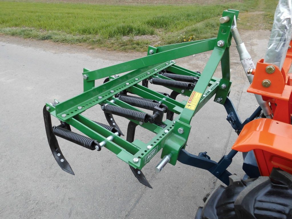 Kubota Traktor B1400 mit Allradantrieb und Grubber – Bild 5