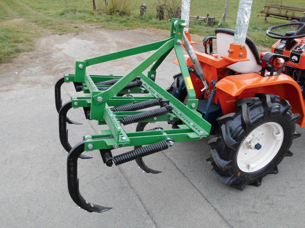 Kubota Traktor B1400 mit Allradantrieb und Grubber – Bild 6