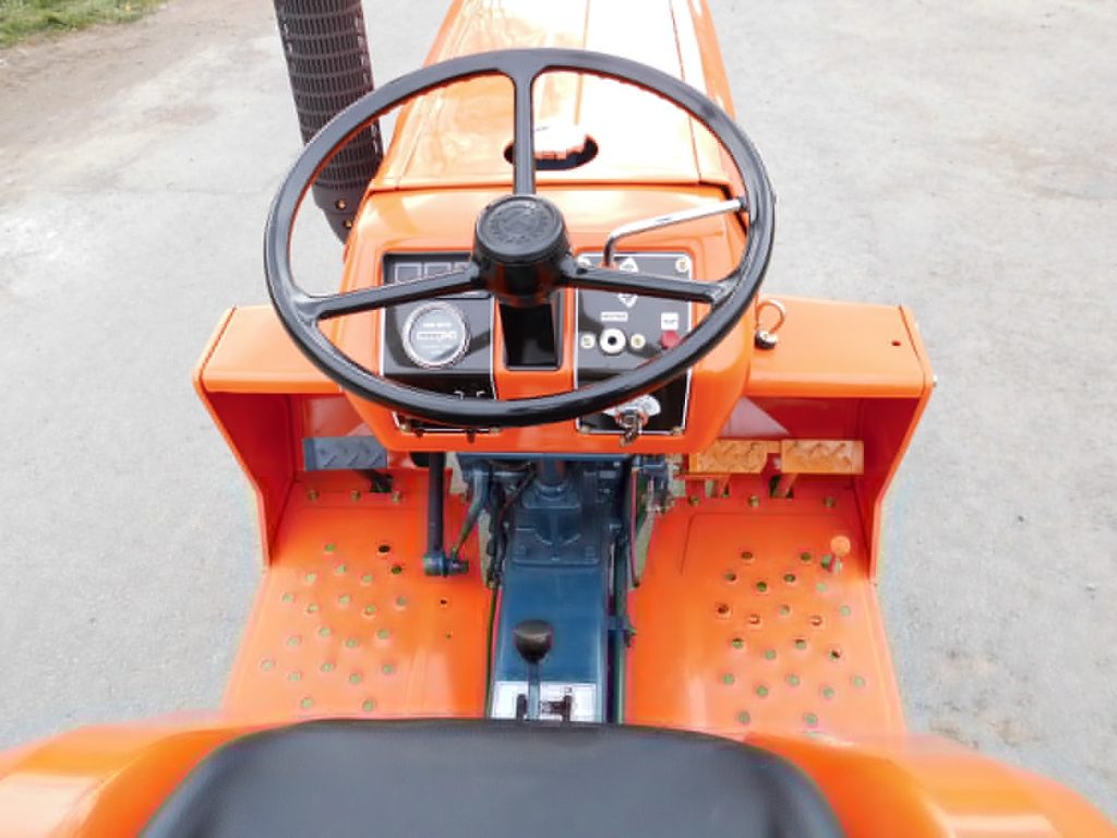 Kubota Traktor B1400 mit Allradantrieb und Grubber – Bild 7