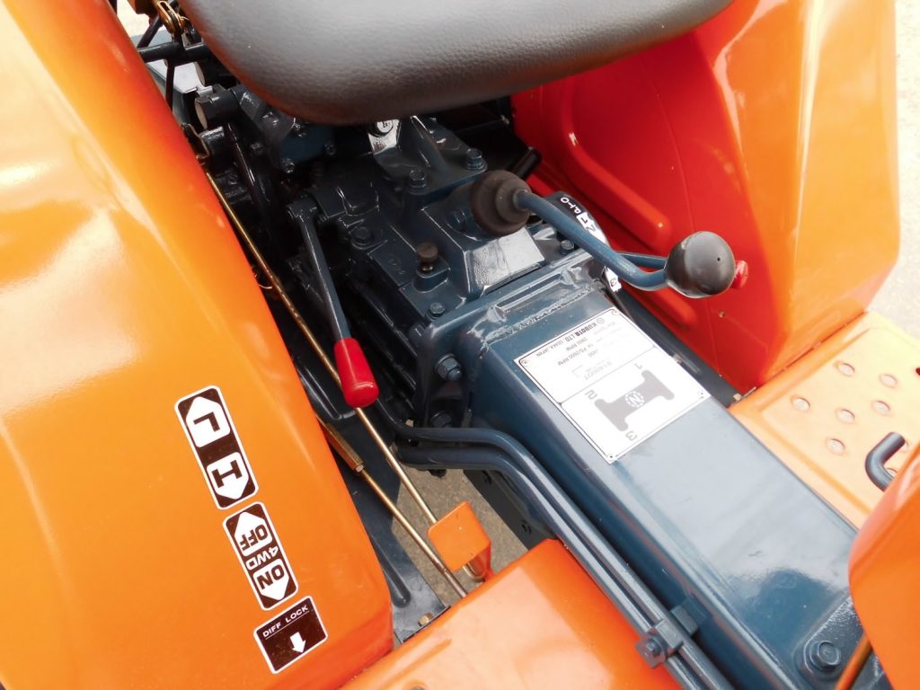 Kubota Traktor B1400 mit Allradantrieb und Grubber – Bild 8