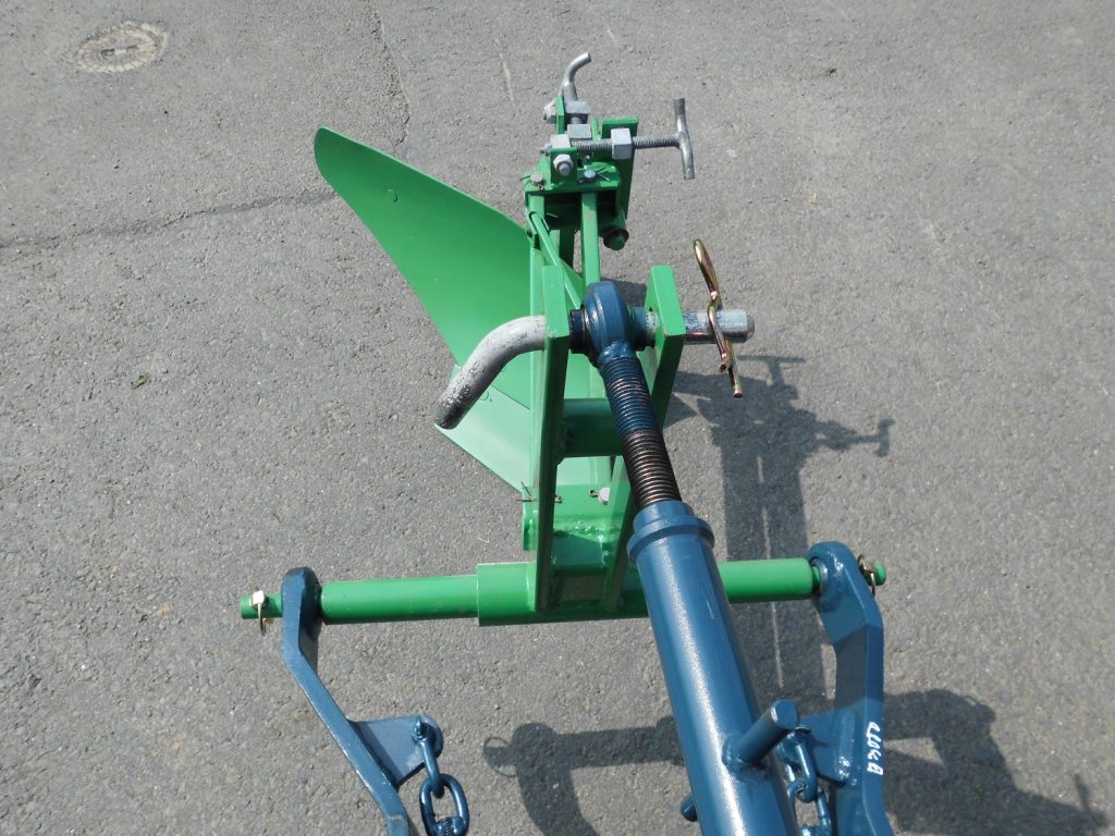 Kubota Traktor B7000 mit Allradantrieb und Pflug GP20 – Bild 10