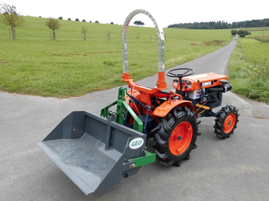 Kubota Traktor B7000 mit Allradantrieb und Heckschaufel 120 cm – Bild 4