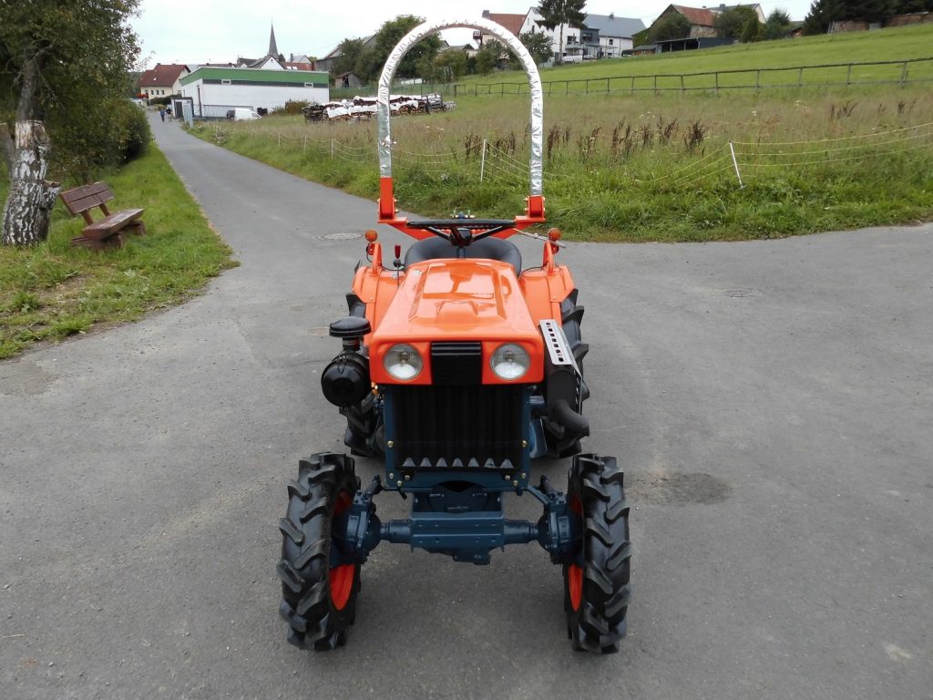 Kubota Traktor B7000 mit Allradantrieb und Heckschaufel 120 cm – Bild 5