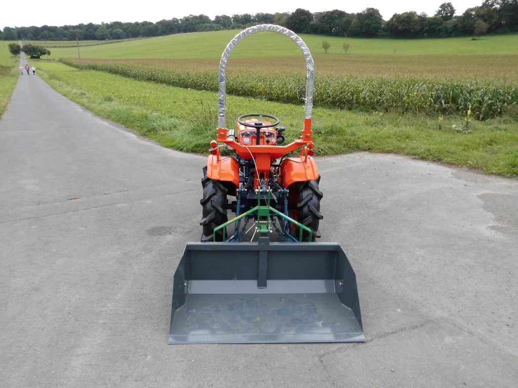 Kubota Traktor B7000 mit Allradantrieb und Heckschaufel 120 cm – Bild 6