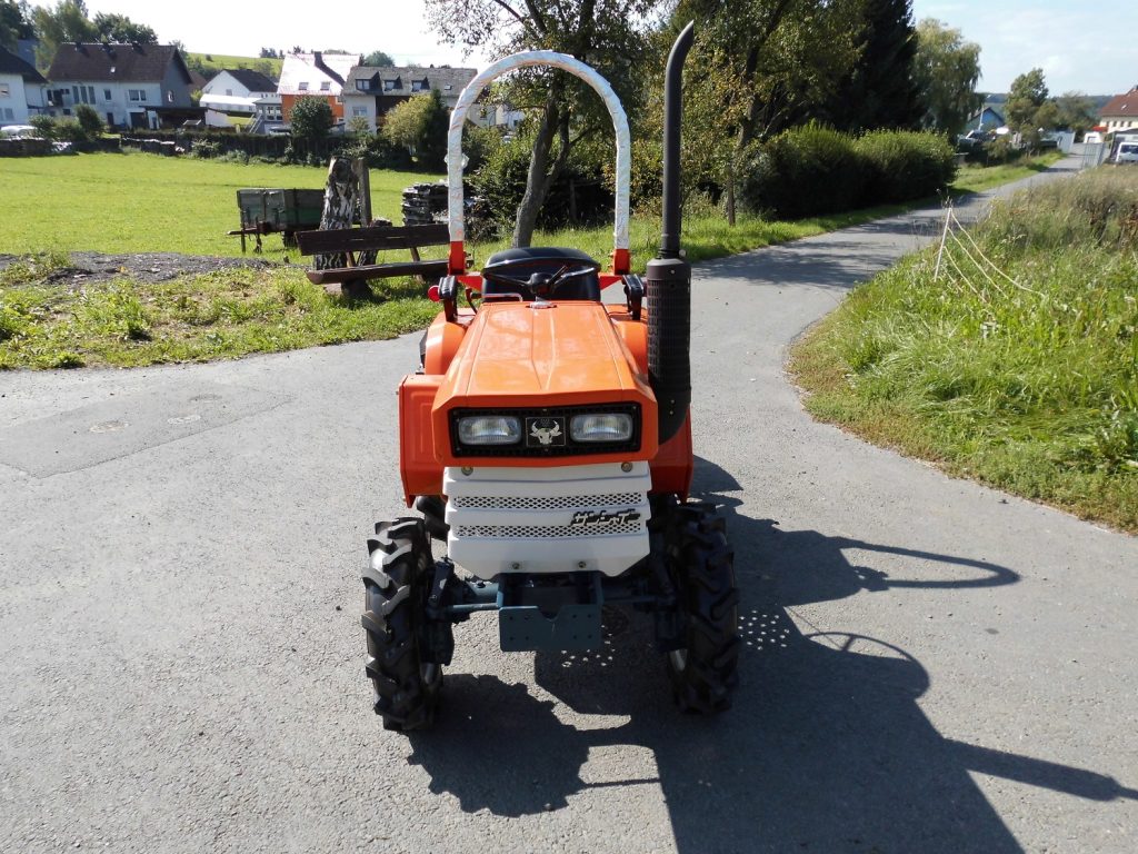 Kubota Traktor B1400 mit Allradantrieb und Heckschaufel 100 cm – Bild 3