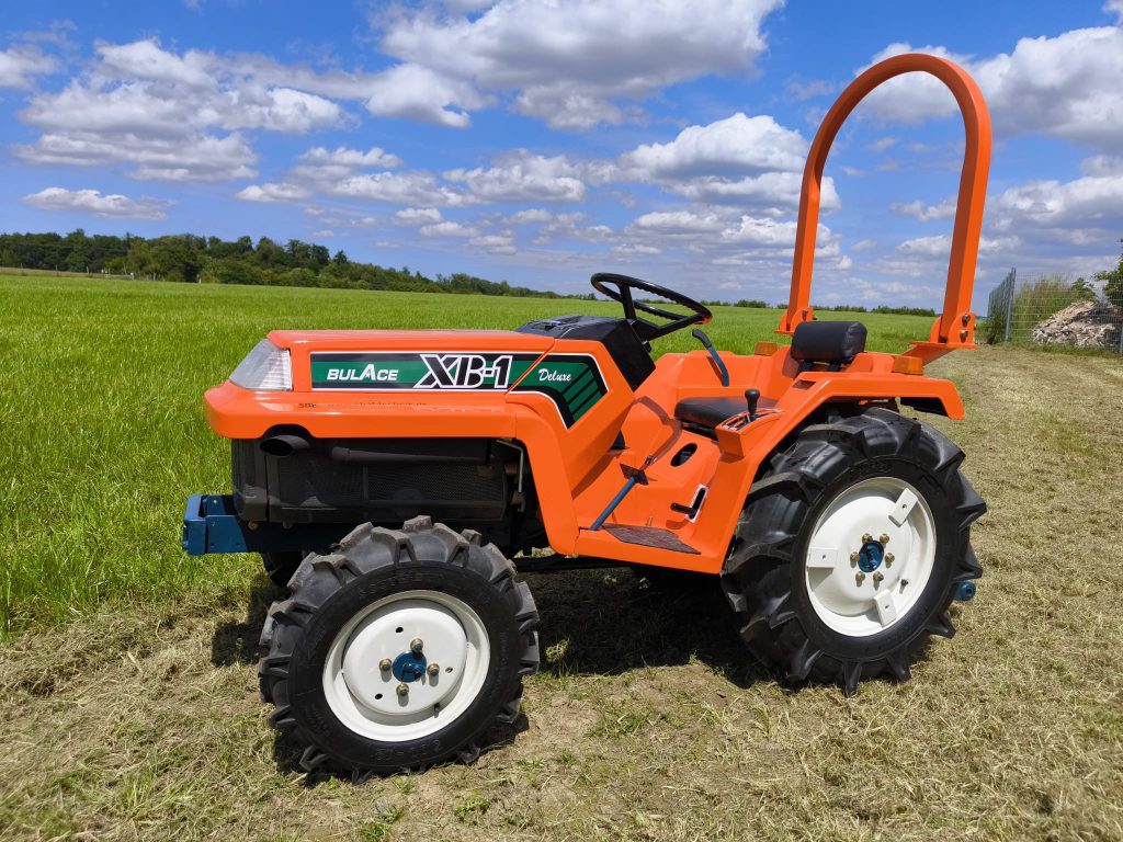 Kubota XB-1 Kleintraktor, Allrad, Überrollbügel, ÜBERHOLT