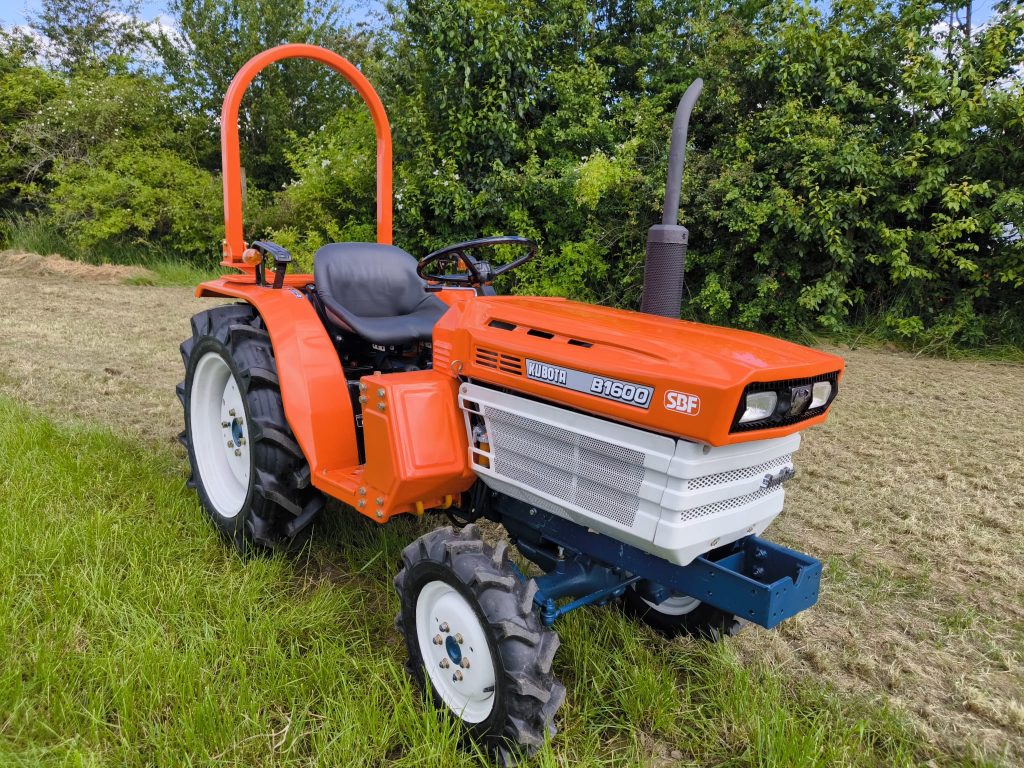 Kubota B1600 Kleintraktor Allrad, Überrollbügel ÜBERHOLT – Bild 2