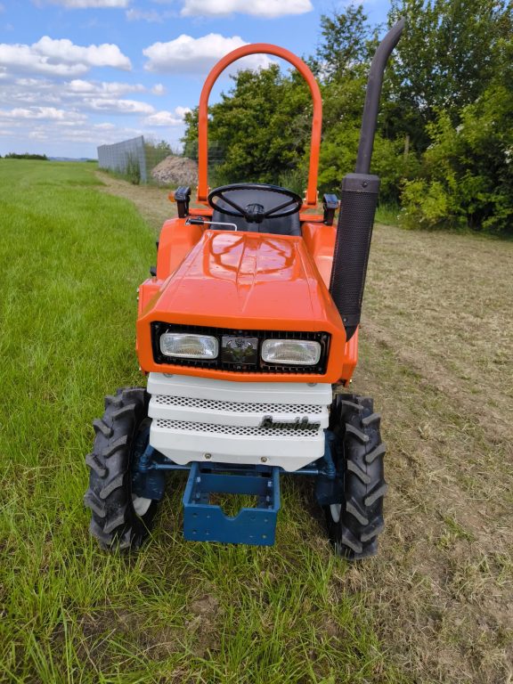 Kubota B1600 Kleintraktor Allrad, Überrollbügel ÜBERHOLT – Bild 3