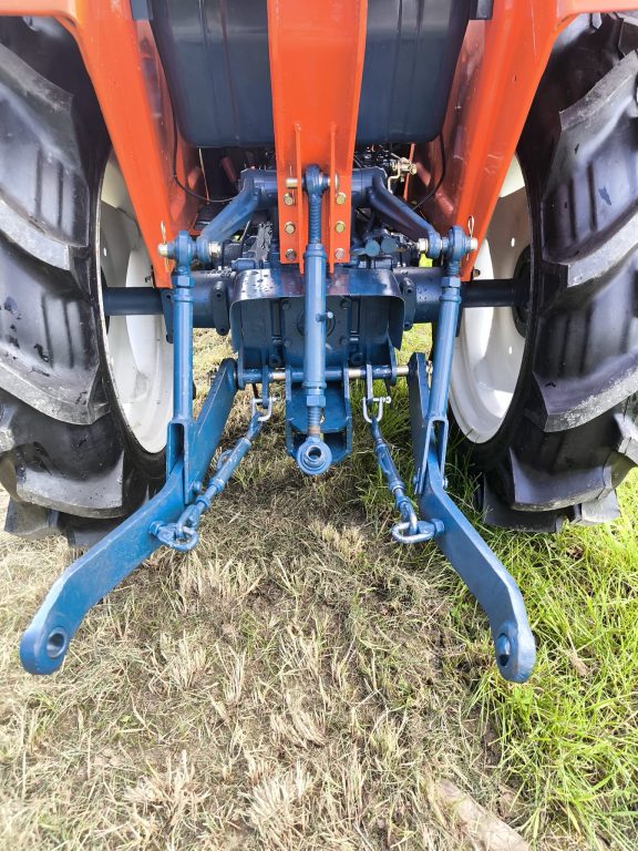 Kubota B1600 Kleintraktor Allrad, Überrollbügel ÜBERHOLT – Bild 7