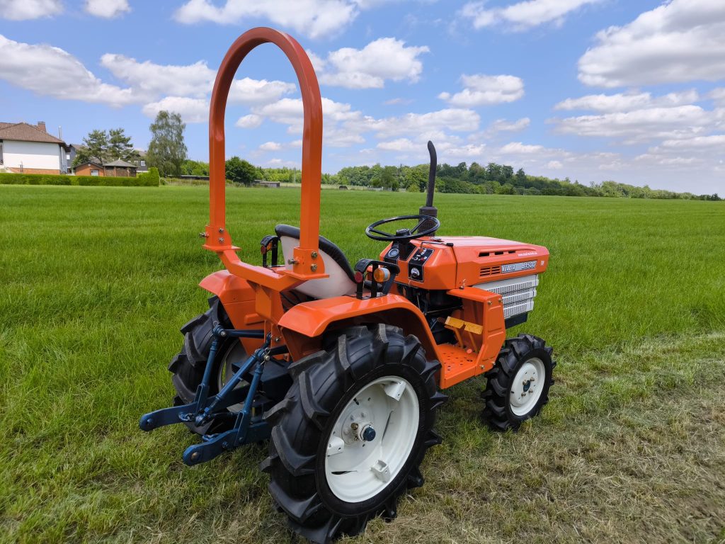 Kubota B1500 Kleintraktor Allrad, Überrollbügel ÜBERHOLT – Bild 3