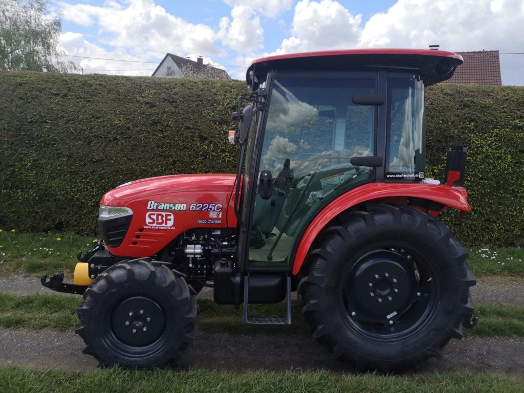 Branson 6225C, Traktor, Allrad, Kabine, Fronthydraulik, Frontzapfwelle – Bild 17