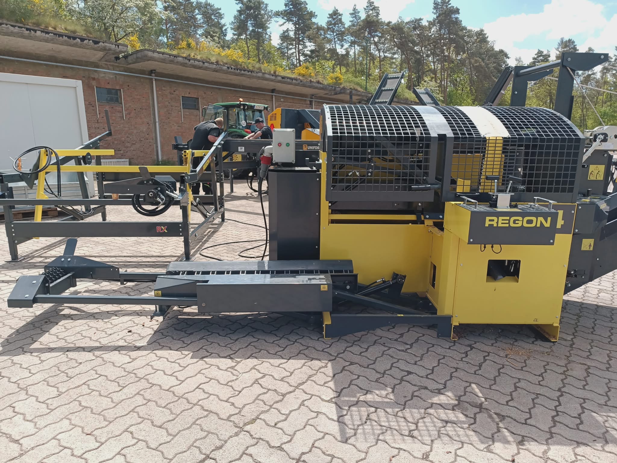 Regon R4E Elektroantrieb Sägespaltautomat 45 cm Brennholzautomat Joystick Stammheber – Bild 10