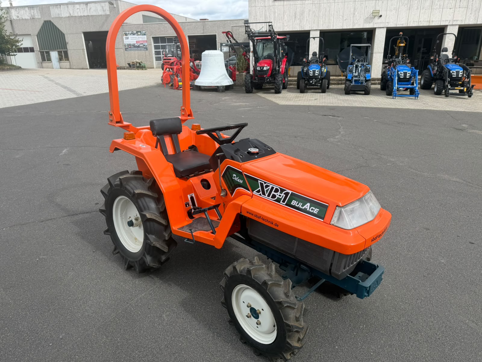 Kubota XB-1 Kleintraktor Schmalspurschlepper Minitraktor SBF – Bild 2