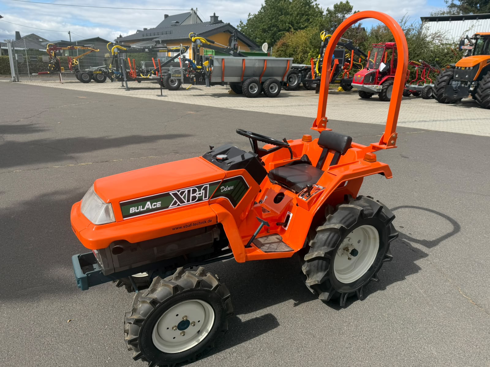 Kubota XB-1 Kleintraktor Schmalspurschlepper Minitraktor SBF
