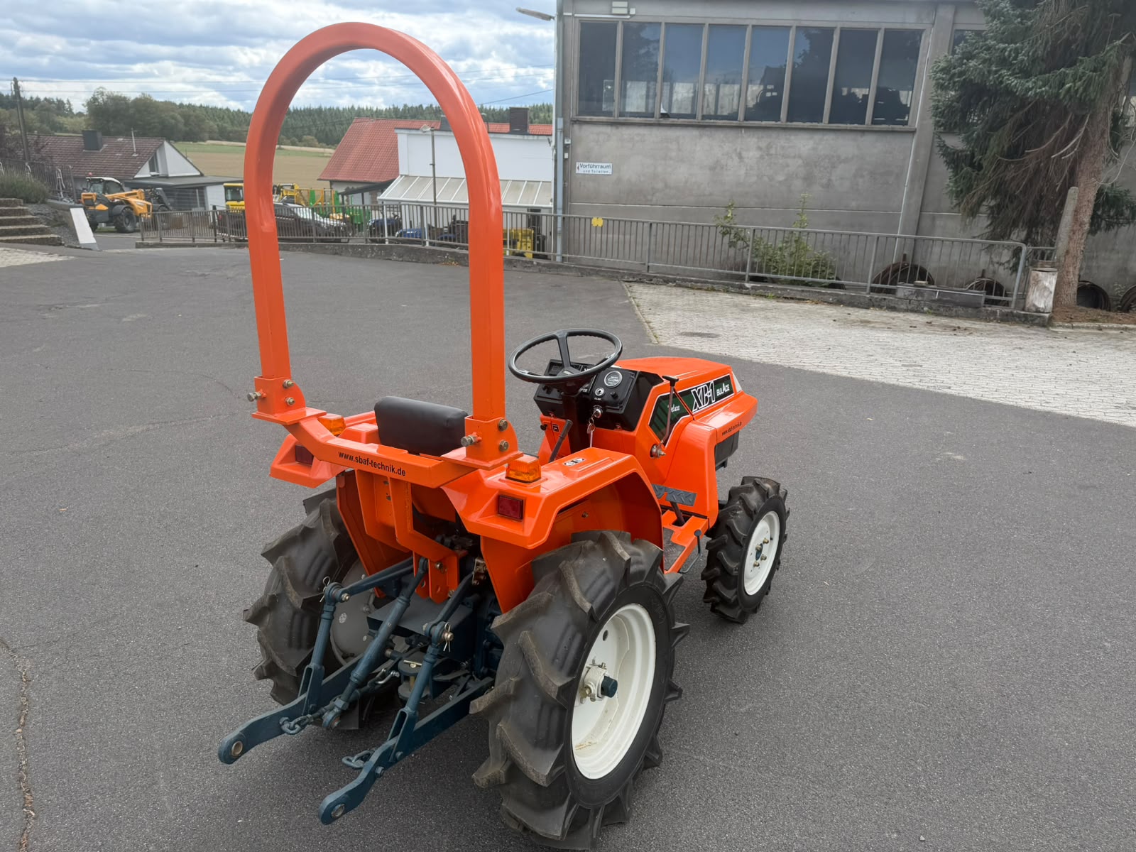 Kubota XB-1 Kleintraktor Schmalspurschlepper Minitraktor SBF – Bild 5
