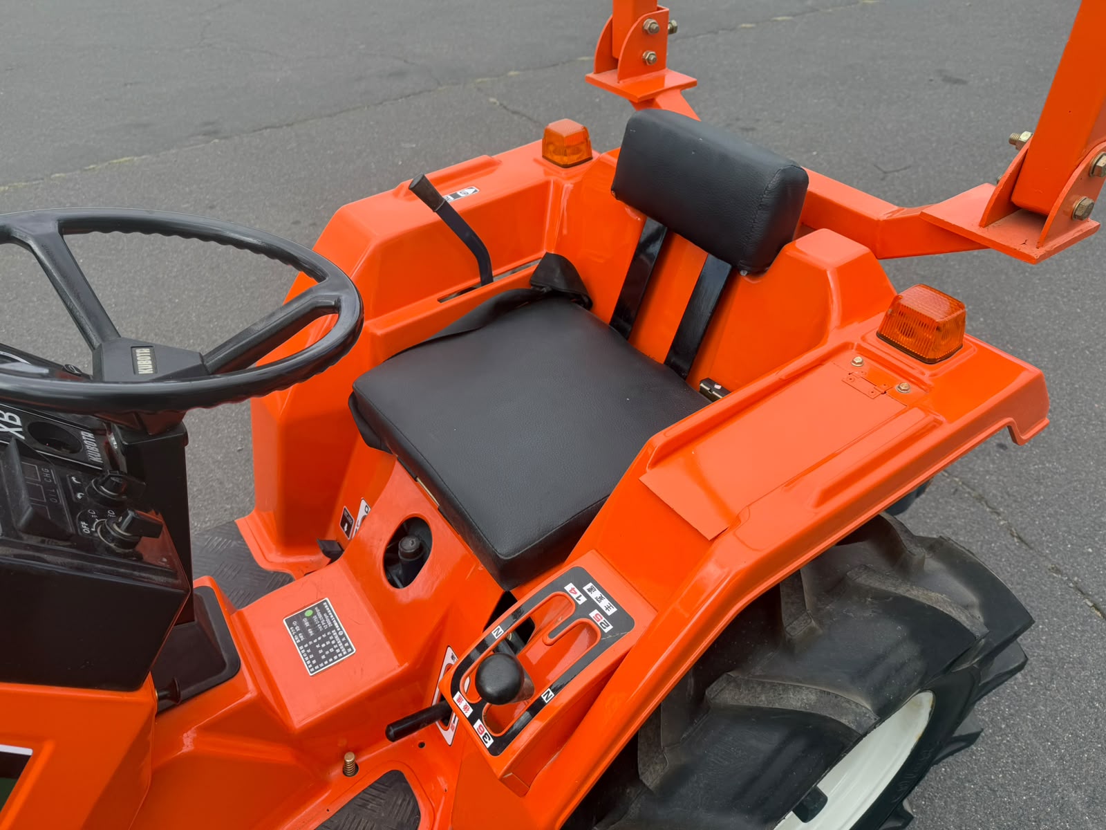 Kubota XB-1 Kleintraktor Schmalspurschlepper Minitraktor SBF – Bild 7
