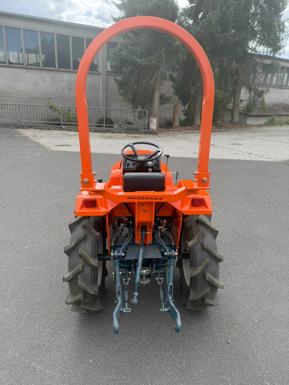 Kubota XB-1 Kleintraktor Schmalspurschlepper Minitraktor SBF – Bild 4